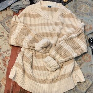 American Eagle Outfitters Knit Sweater in Cream and Tan